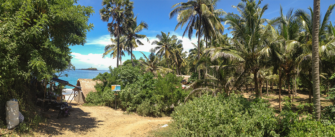 Entrance to White Sand Beach